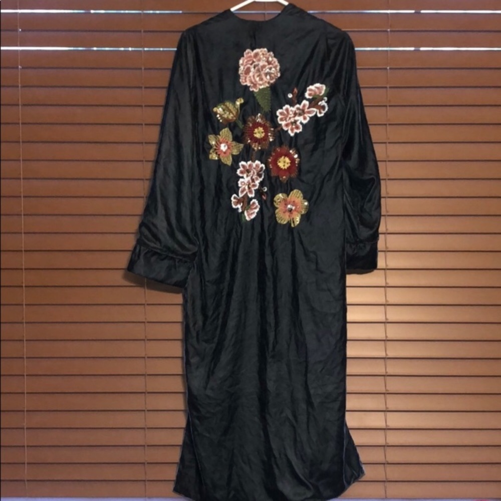 ZARA embroidered velvet duster kimono robe jacket